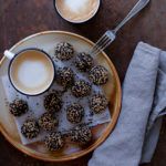 tahin lakrids dadelkugler og kaffe