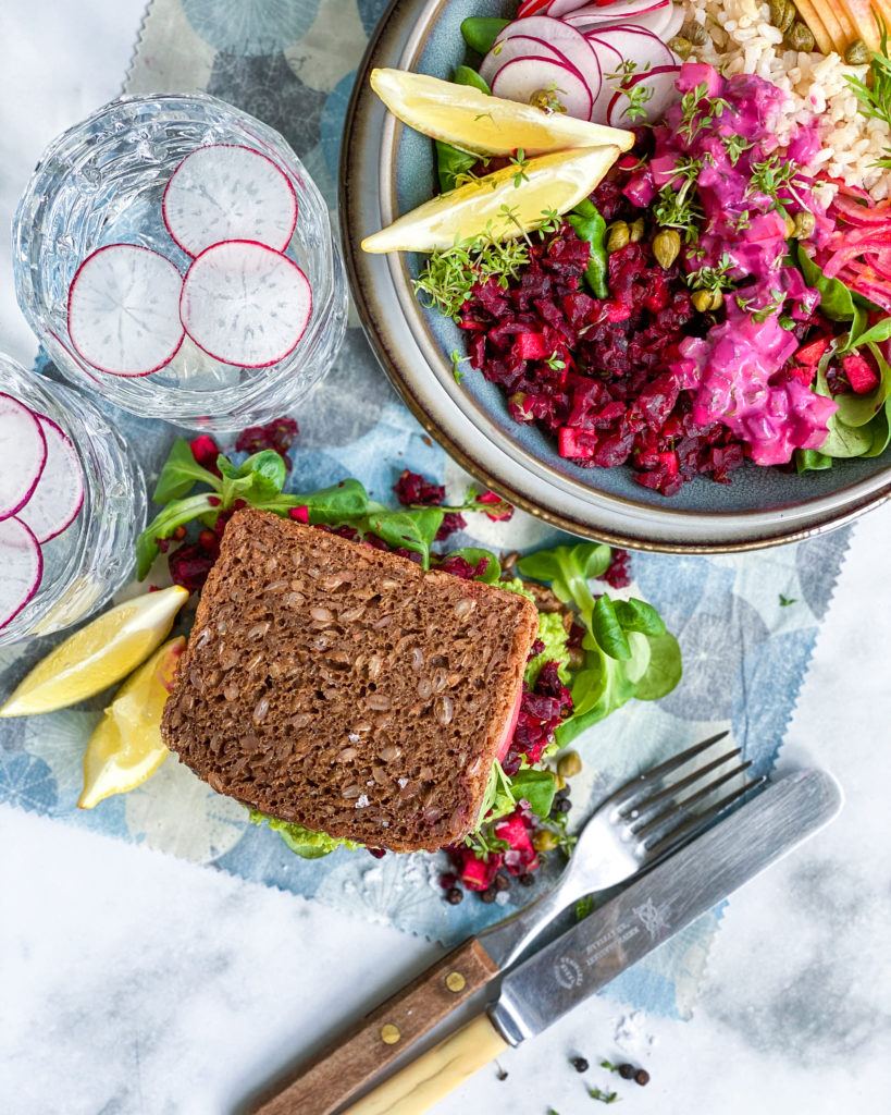 rødbedetatar og vegansk russisk salat