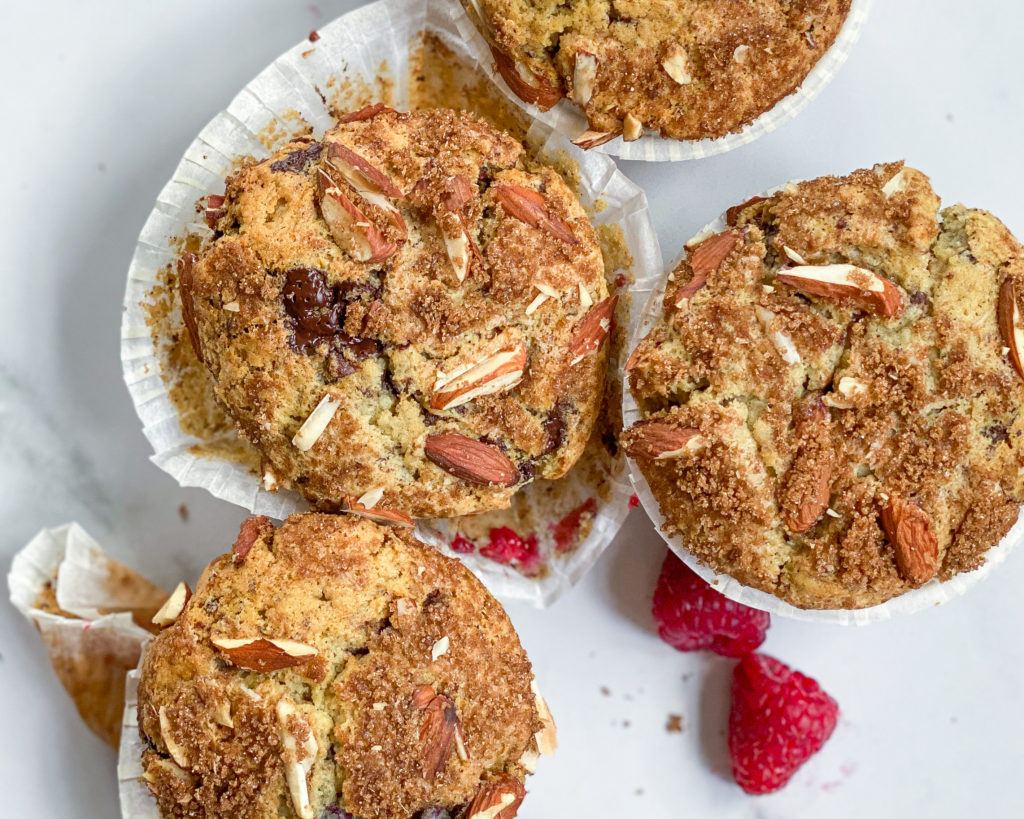 veganske muffins med bær og chokolade