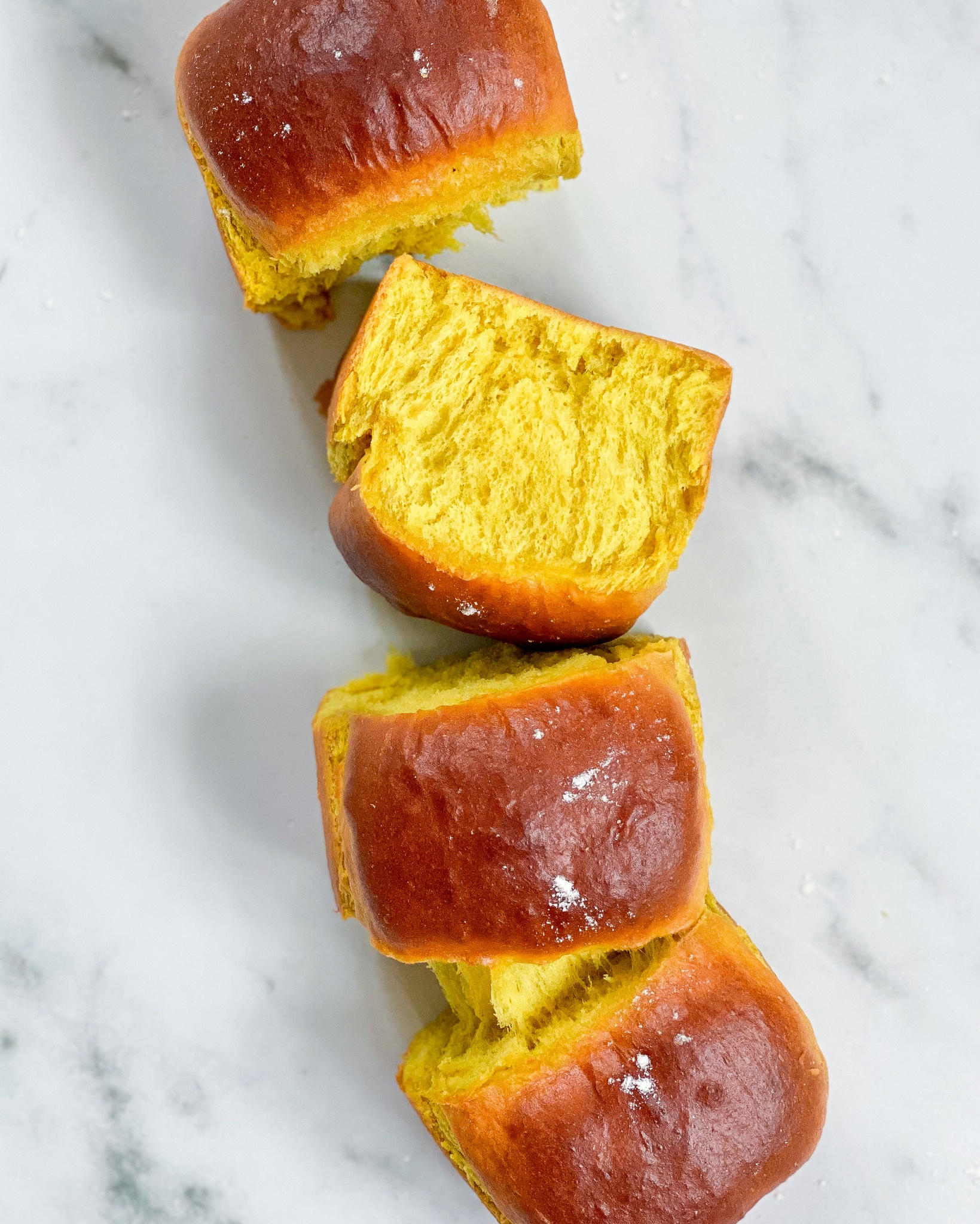 Vegansk Brioche Brød - Opskrift på luftigt brød uden æg og mælk