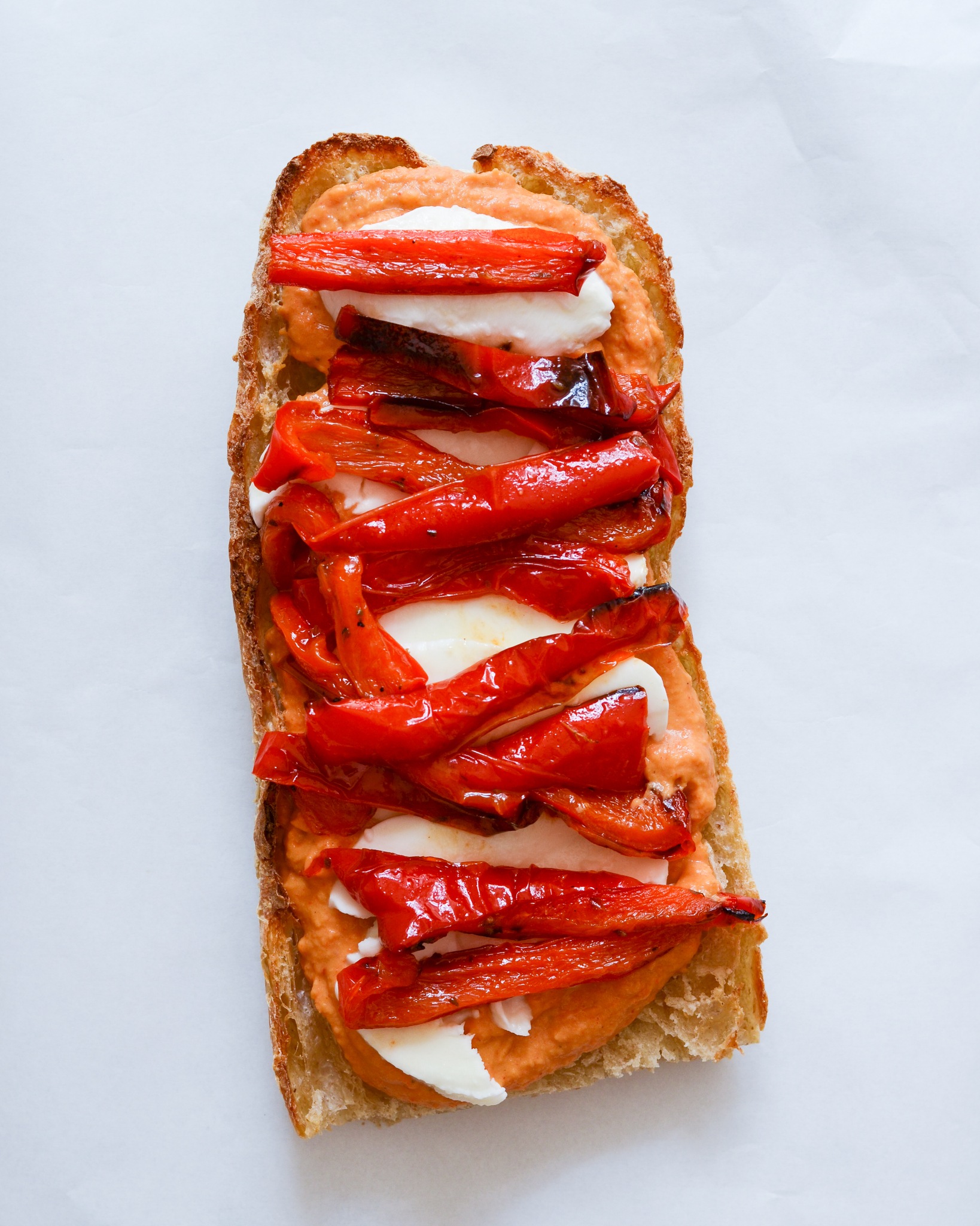 rød vegetar sandwich peberfrugt
