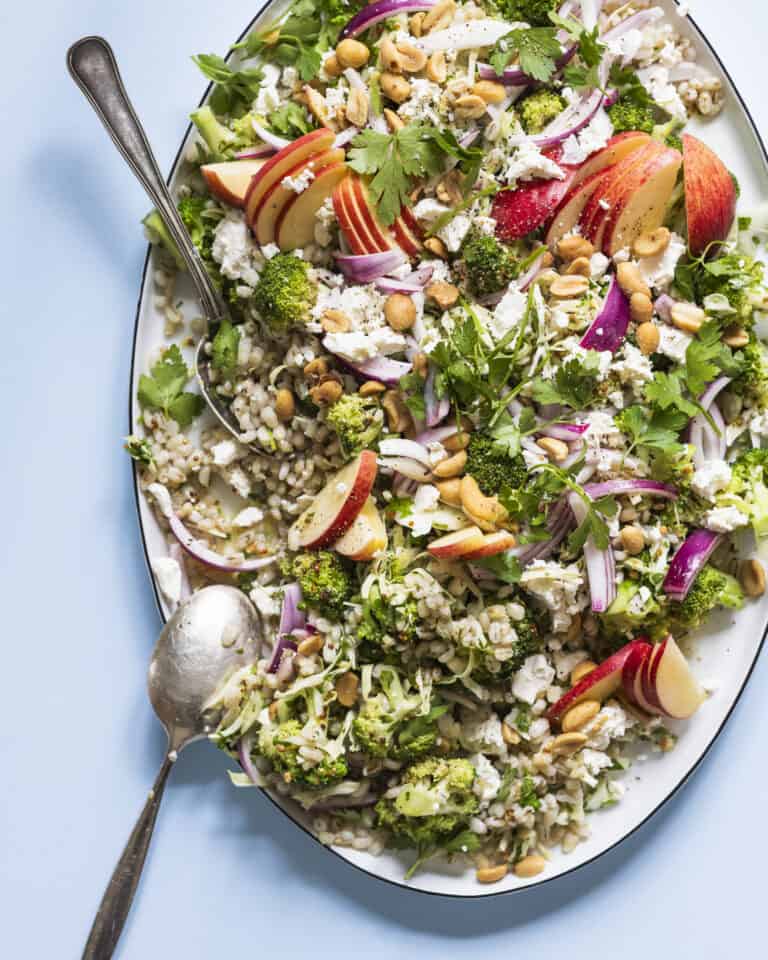 perlebyg salat med feta og spidskål