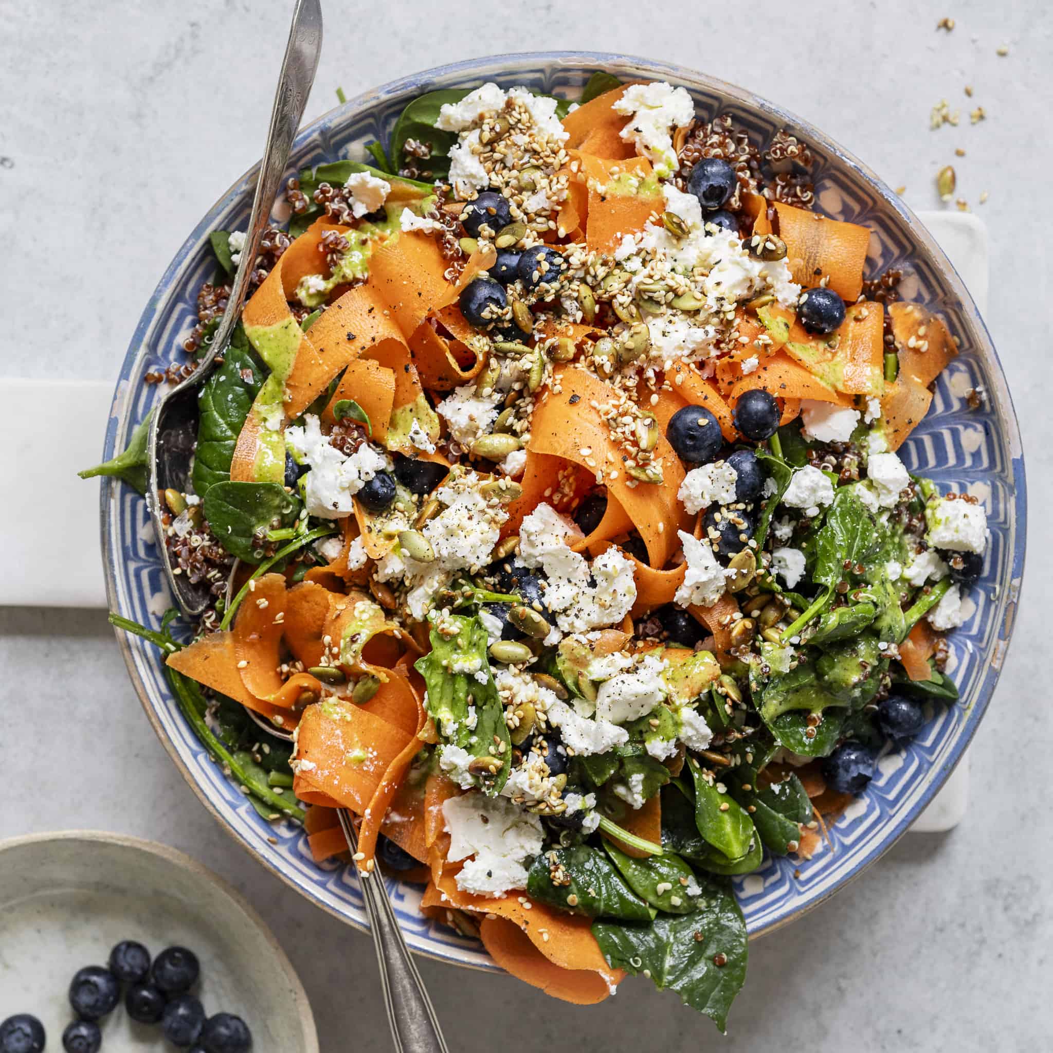 Gulerodssalat med feta og limedressing-image