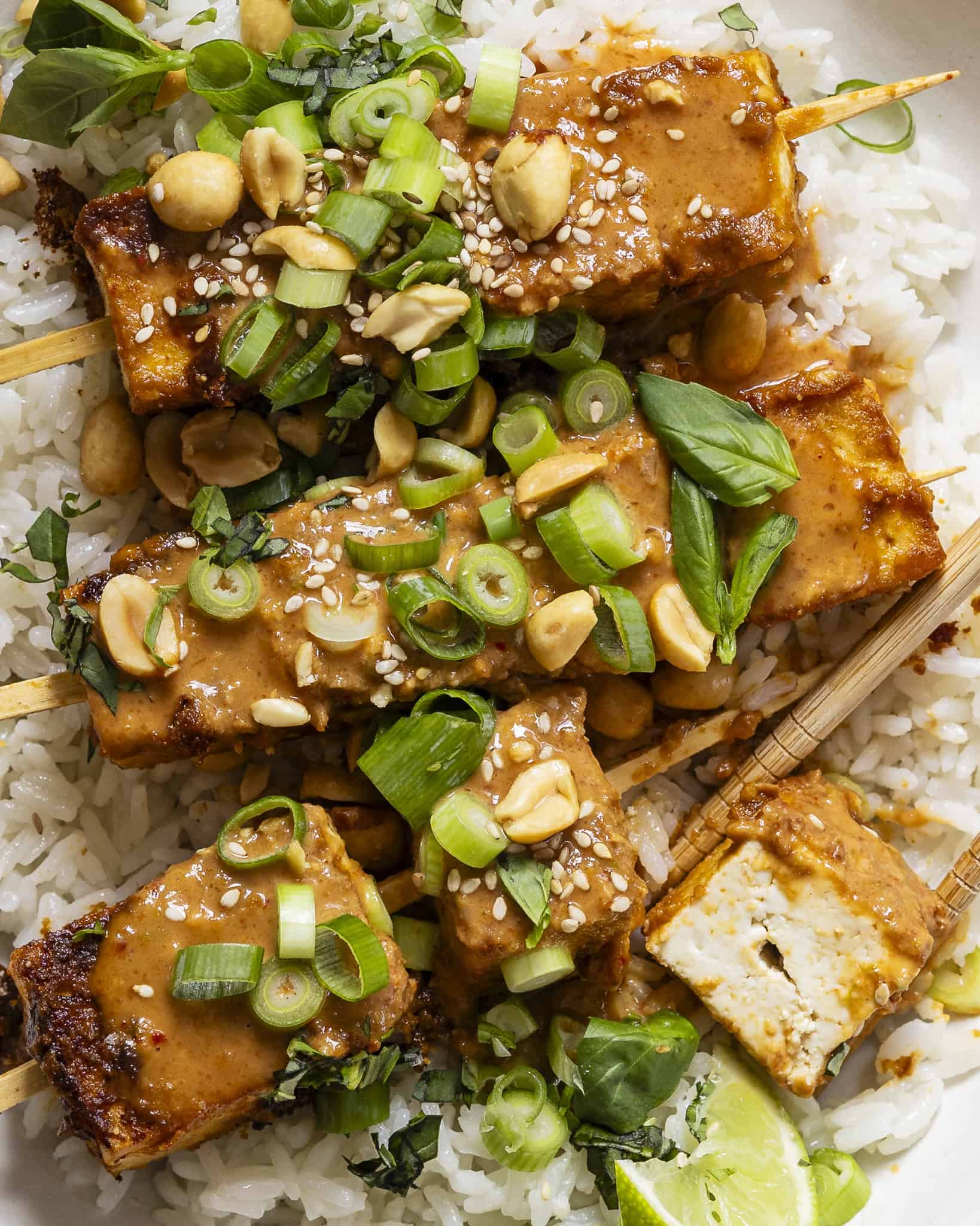 Stegt tofu - Opskrift på sprød tofu med peanut marinade
