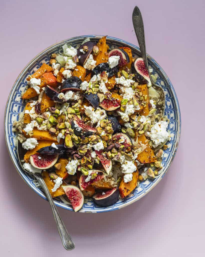 Græskarsalat med ristede kikærter og quinoa 1