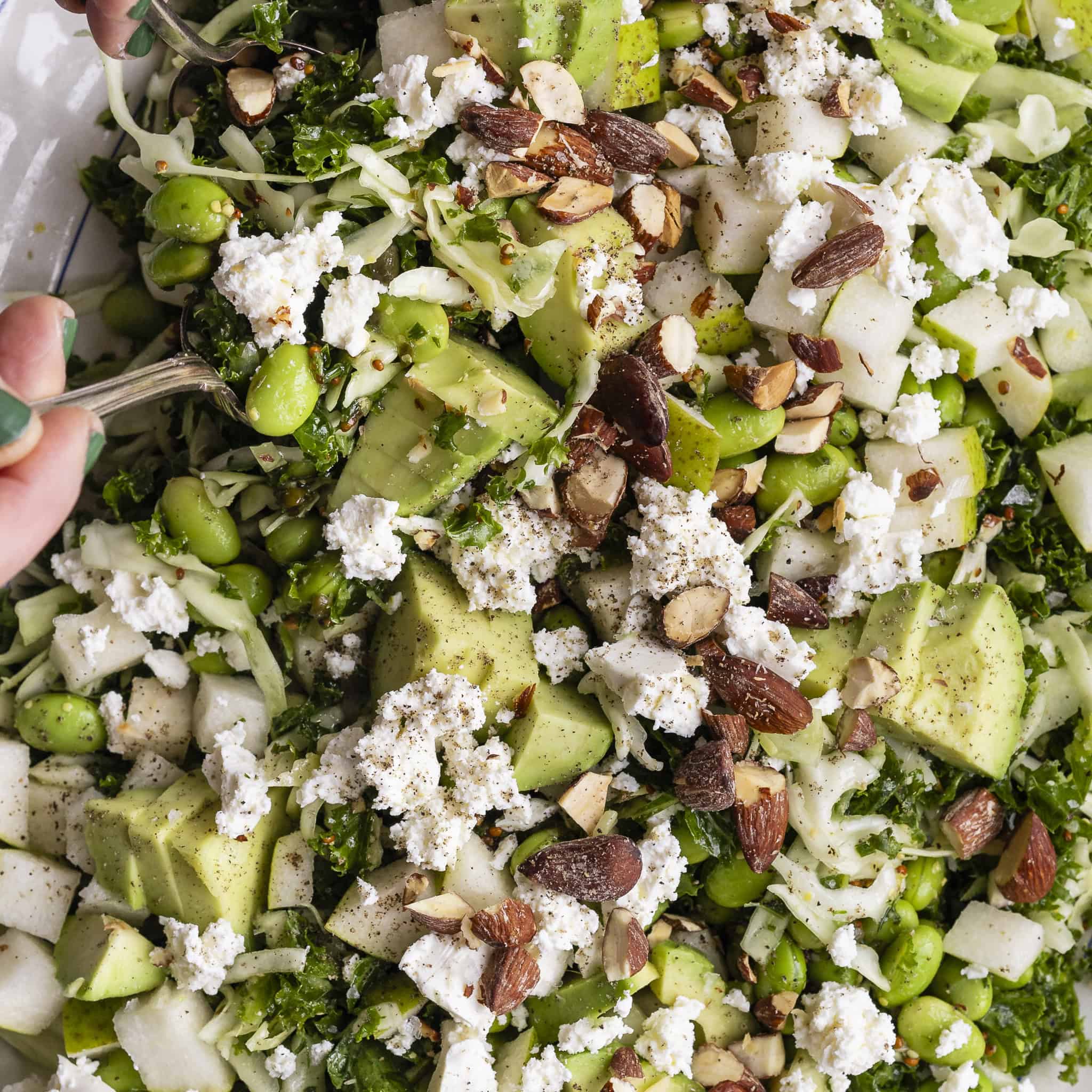 Salat med grønkål, feta og edamamebønner-image