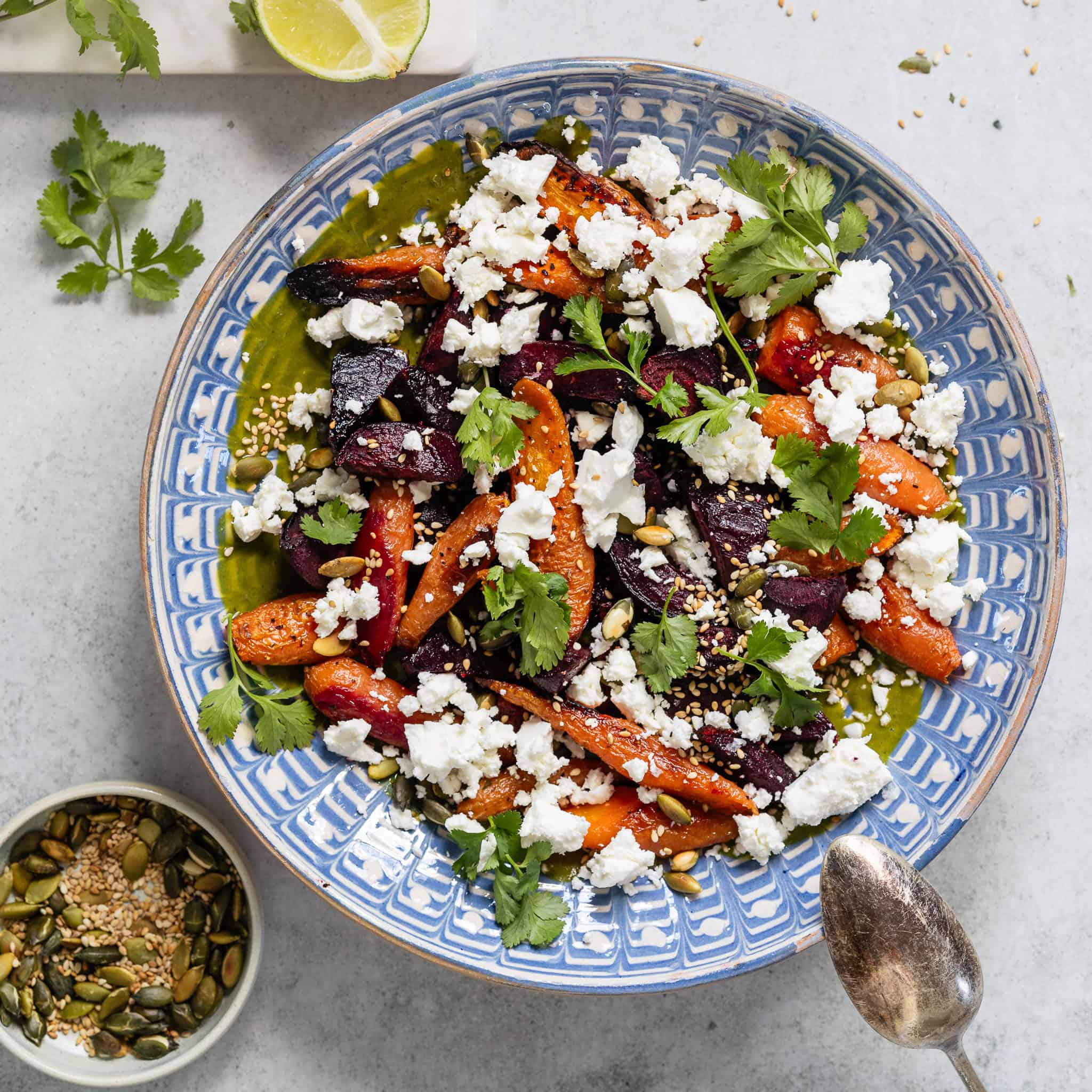 Bagte rodfrugter med koriander dressing-image