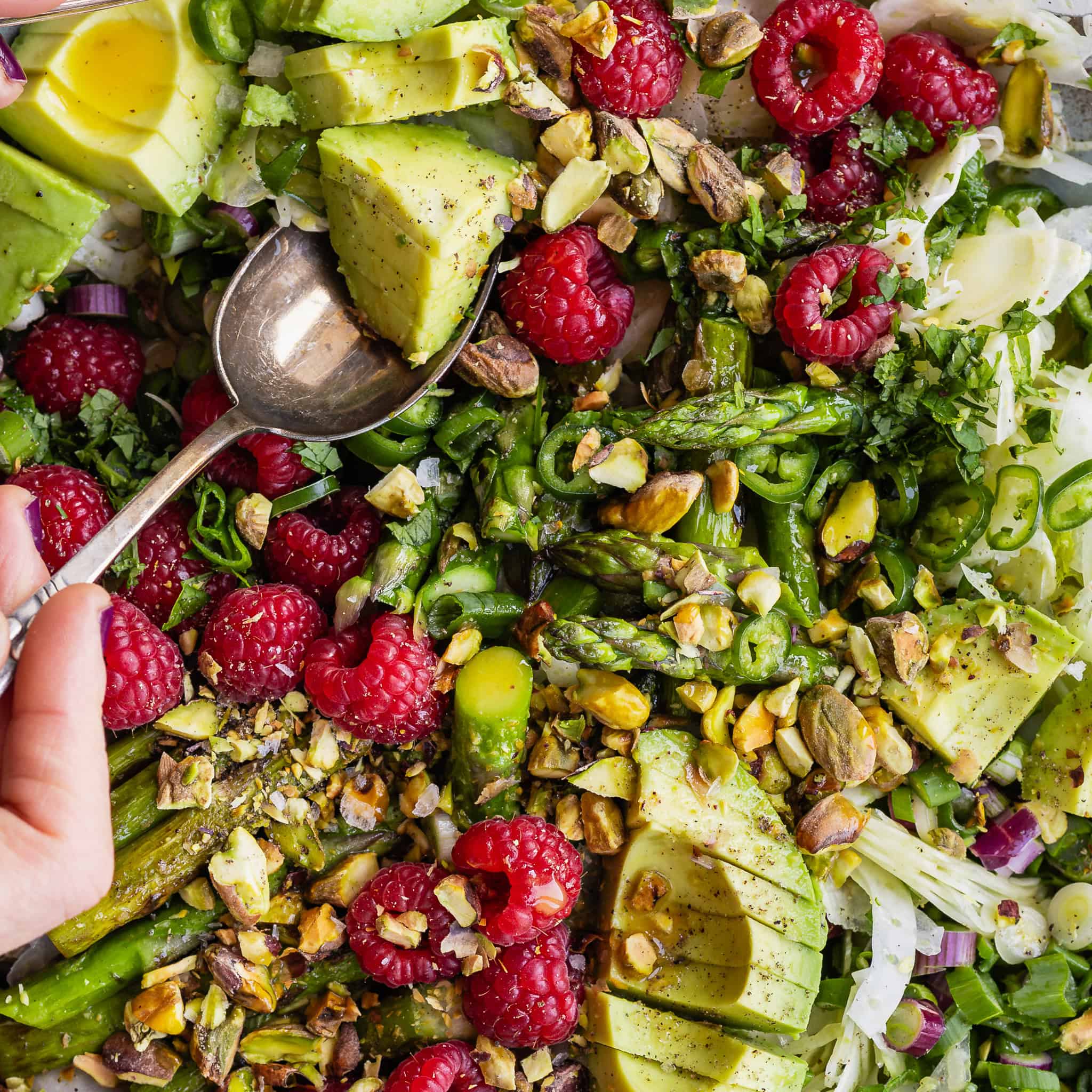 Salat med asparges, fennikel og passionsfrugt