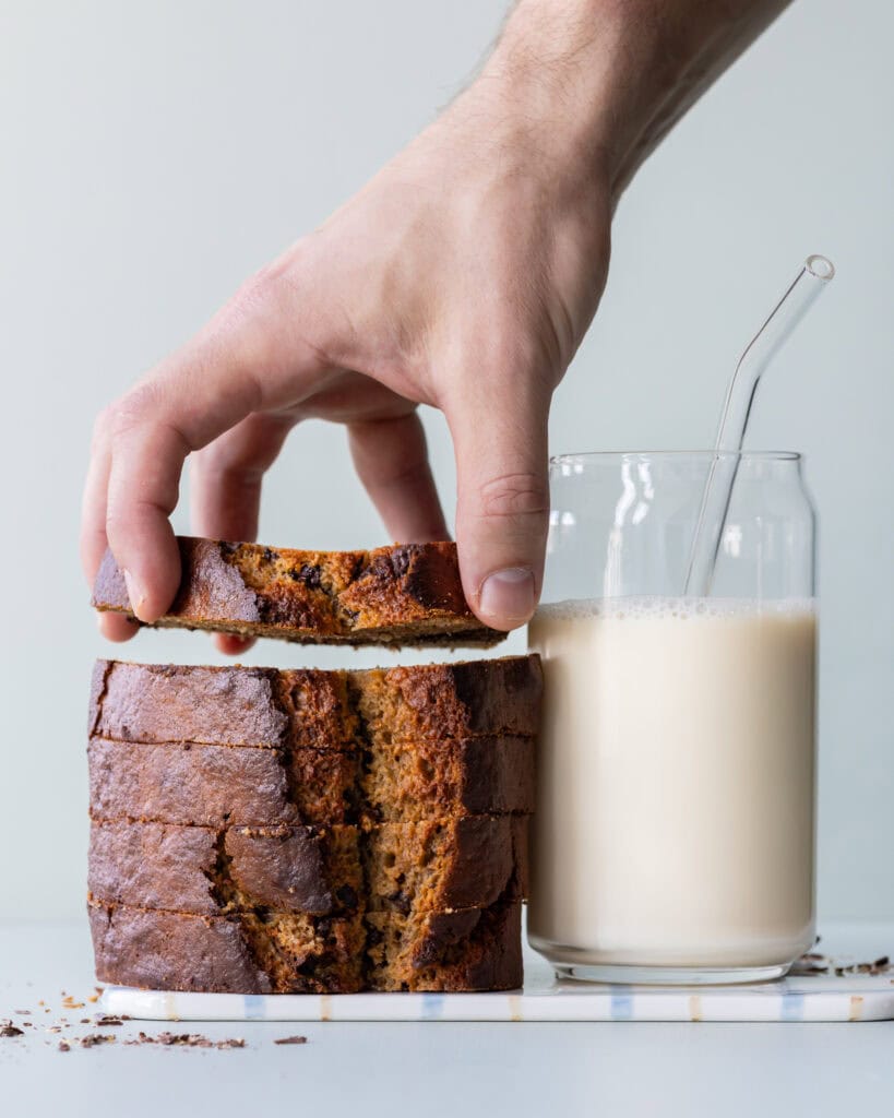 bananbrød med surdej og nødder