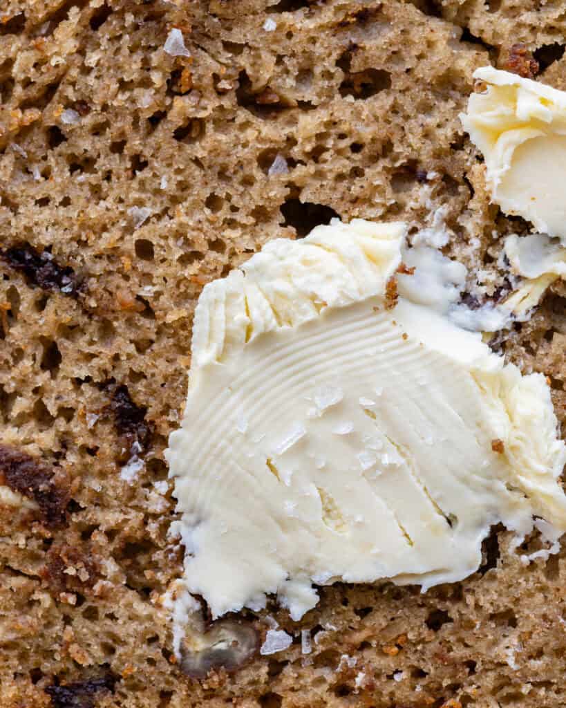 svampet bananbrød med overskuds surdej