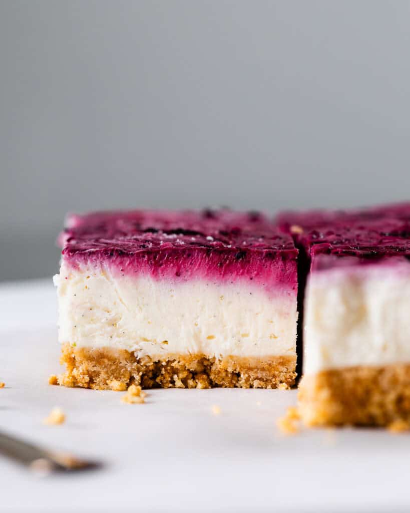 cheesecake med bær kompot