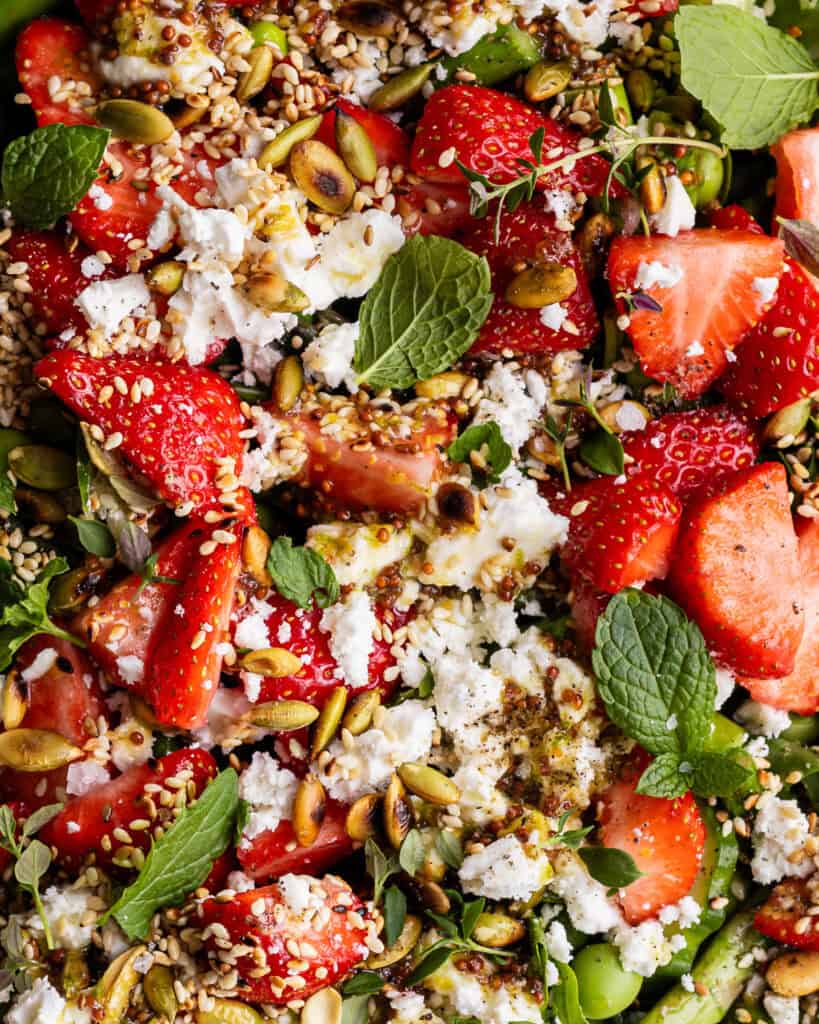 jordbærsalat med feta og asparges