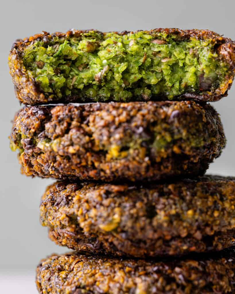 nordiske falafler på panden close up