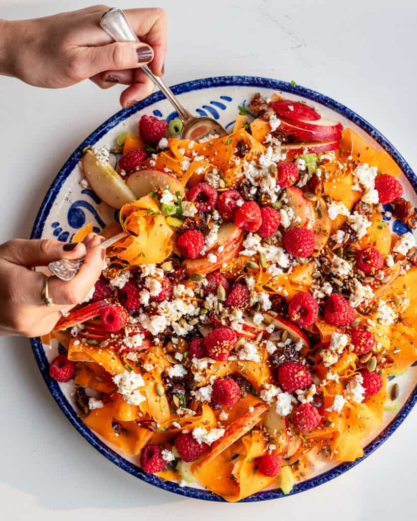 gulerodssalat med hindbær og feta