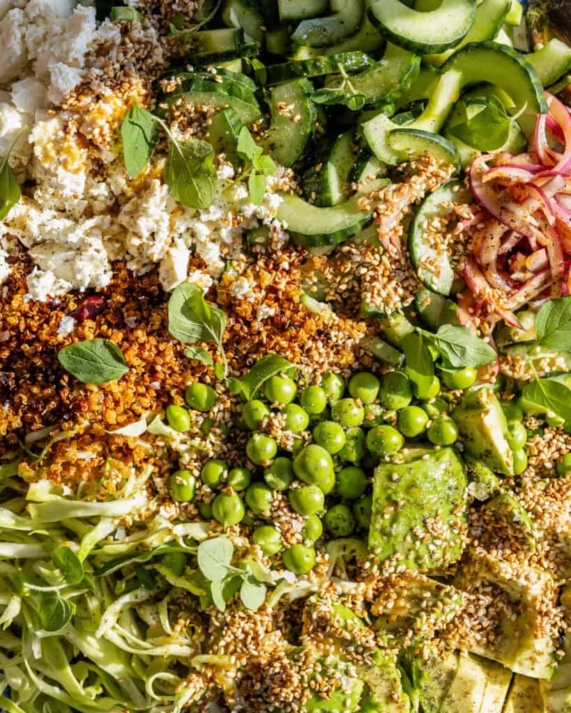 spidskålssalat med feta og quinoa