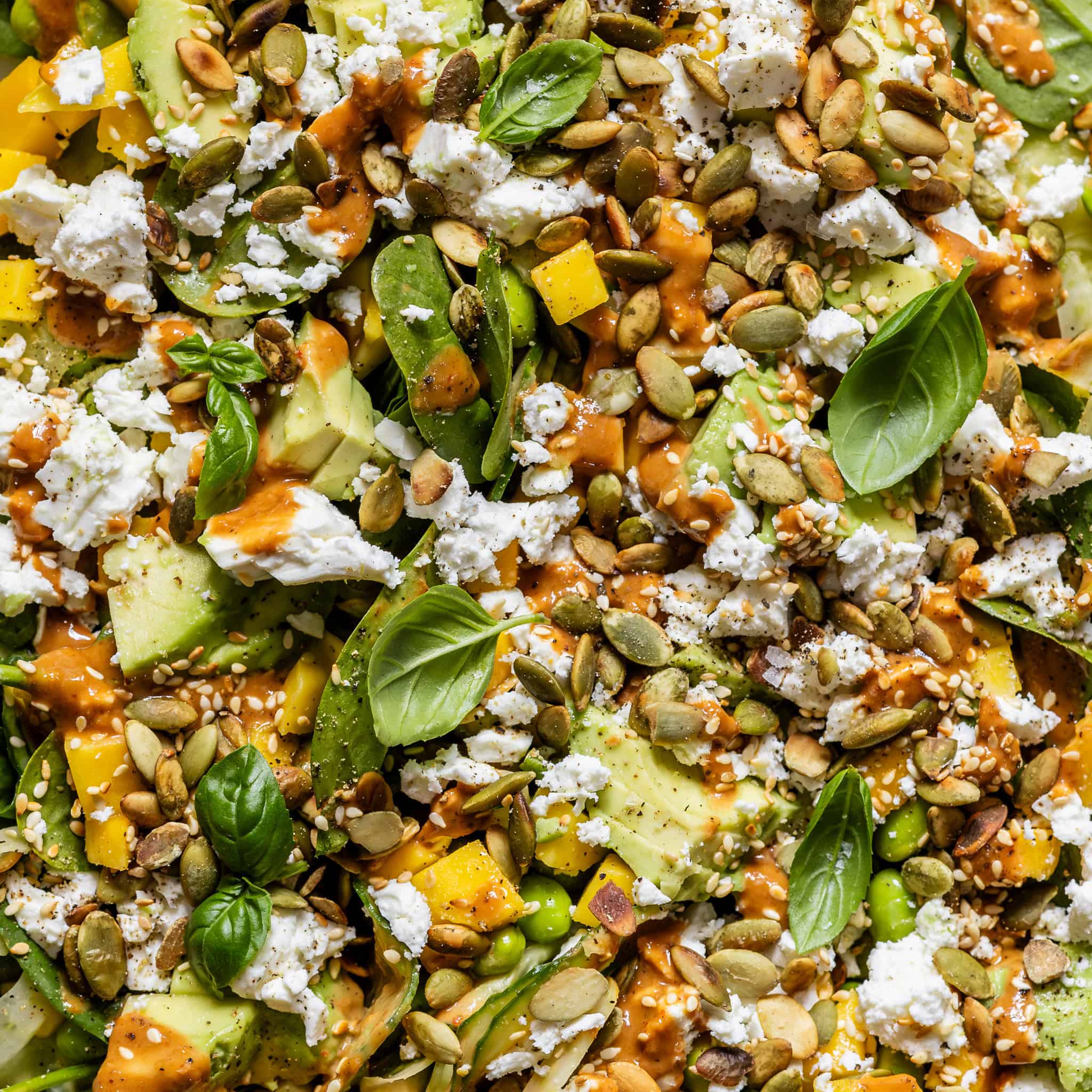 Grøn salat med mango og tahindressing