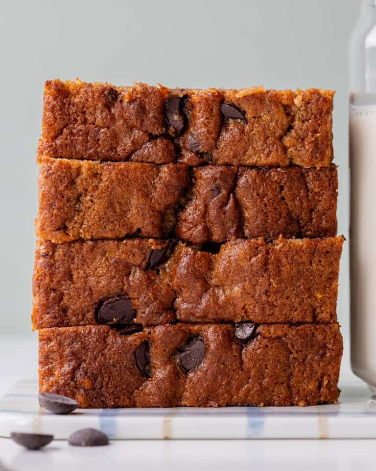 svampet bananbrød med chokolade