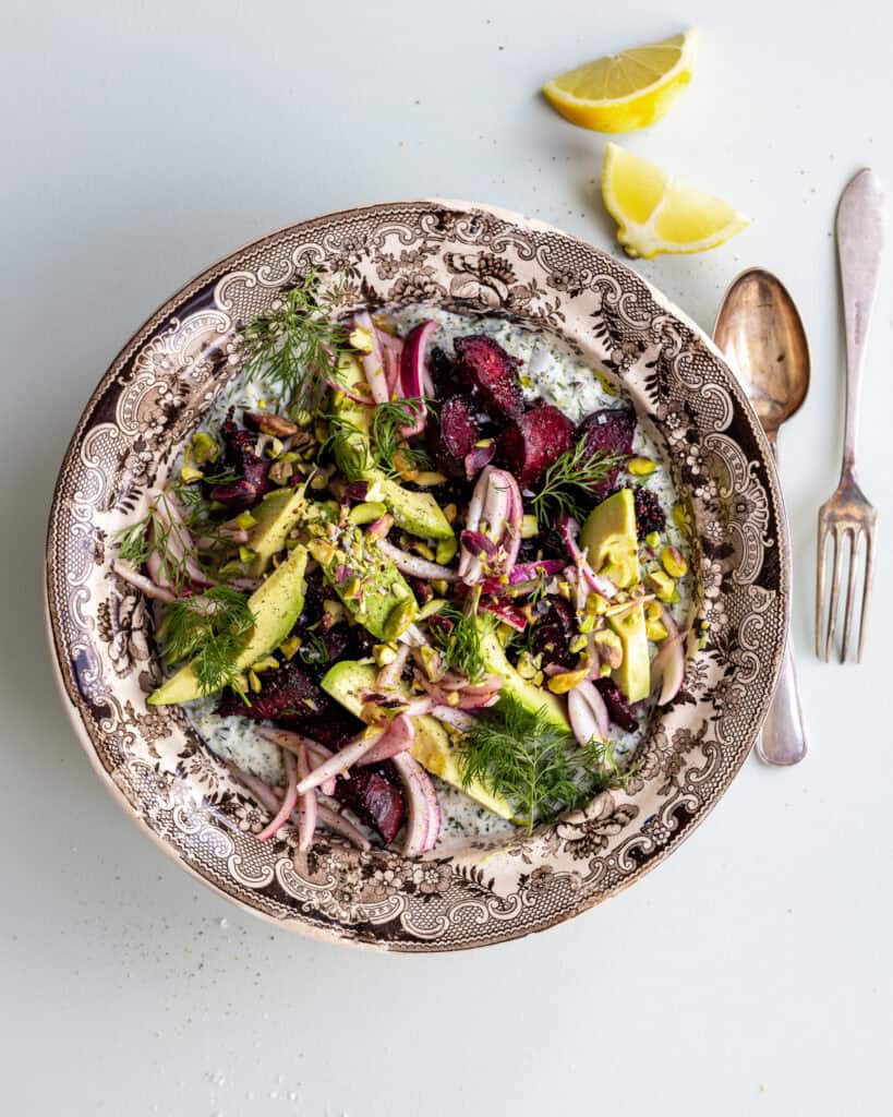 Bagte rødbeder med tzatziki og avocado