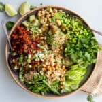 opskrift asiatisk salat med edamamebønner og crispy rice