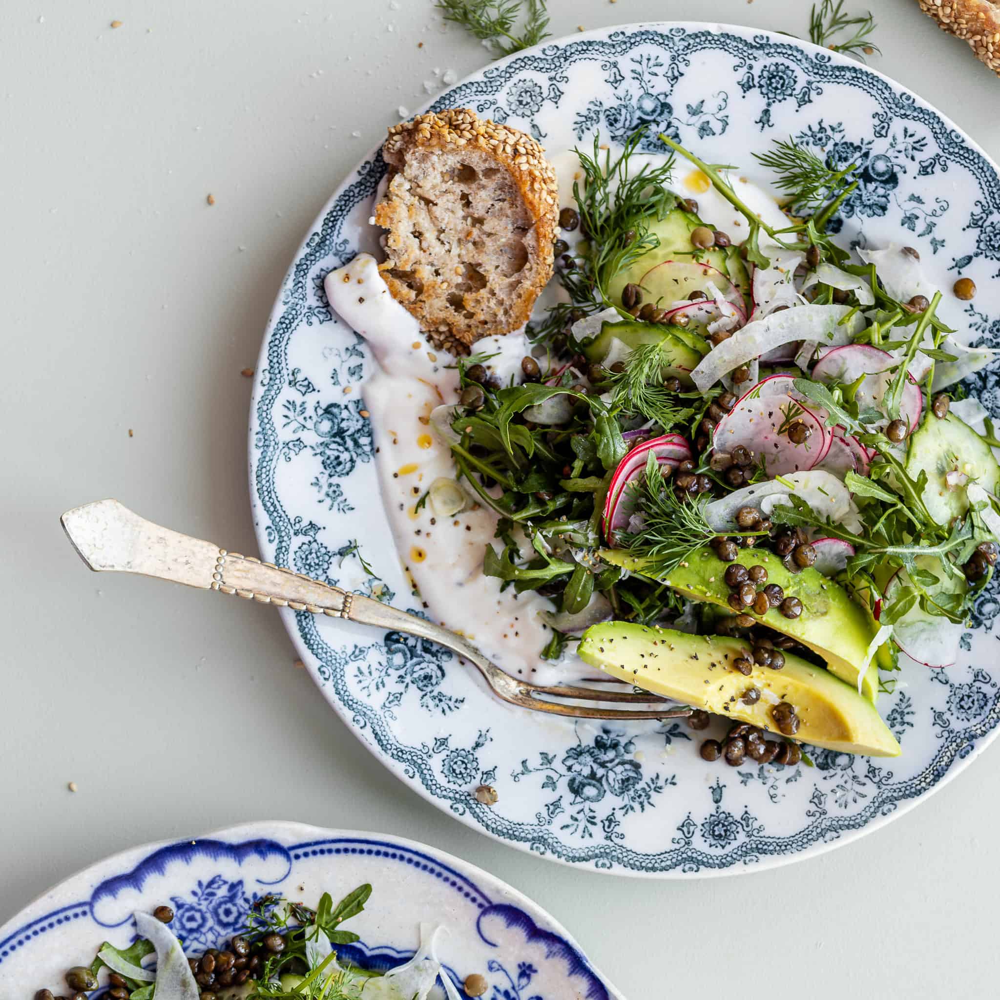 Linsesalat med hvidløgsdressing