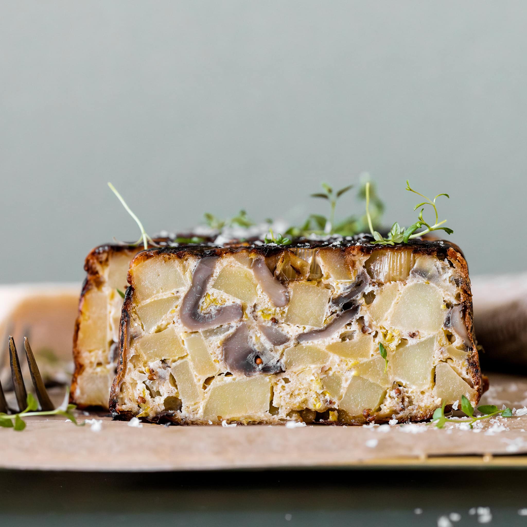 Kartoffel gratin med svampe, porre og ost