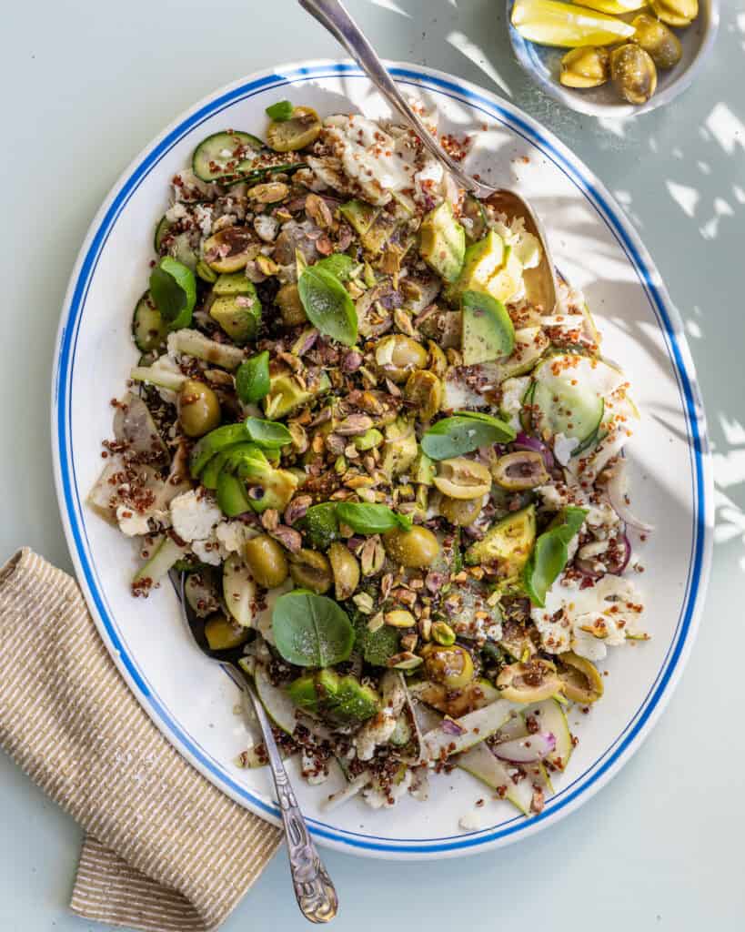 blomkålssalat med sennepsdressing og quinoa