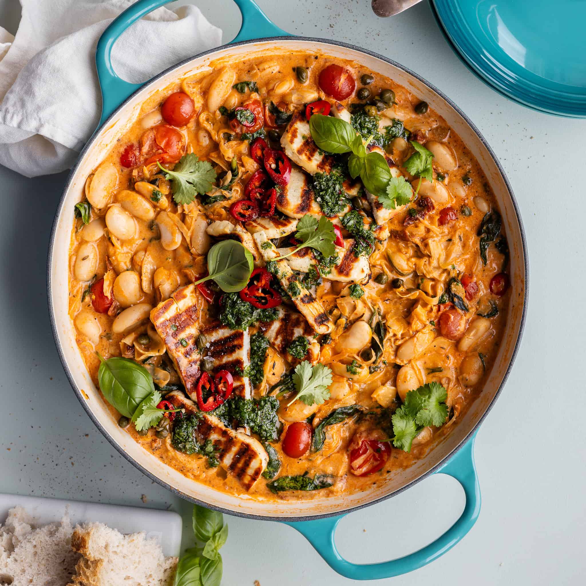 Vegetarisk bønnegryde med fennikel og cremet tomatsauce