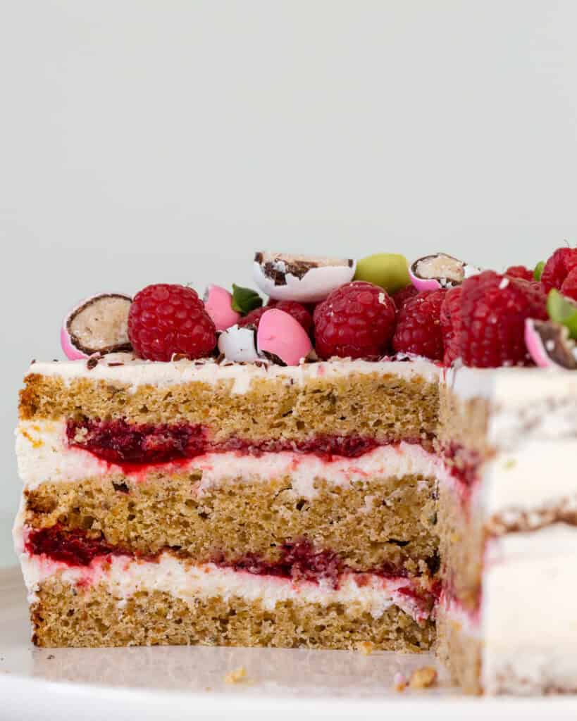 påske lagkage med pistaciekage og hindbær