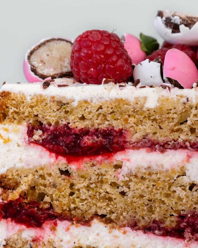 close up påskekage med pistacie