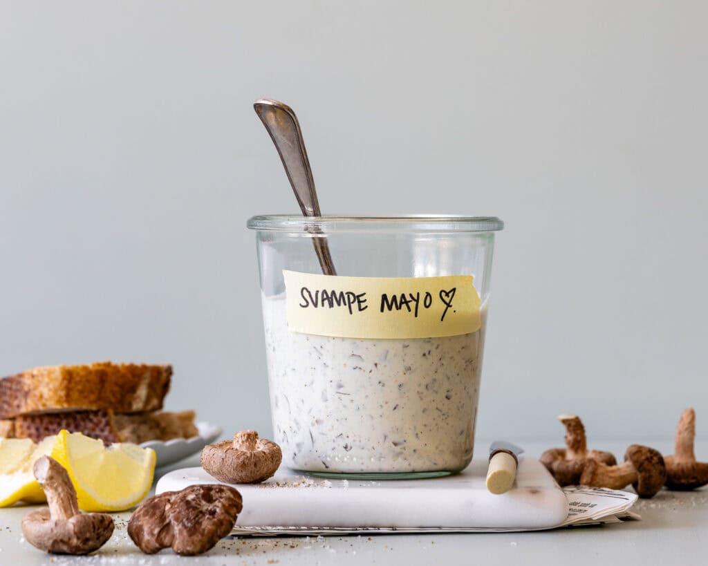 svampemayo med hakkede svampe