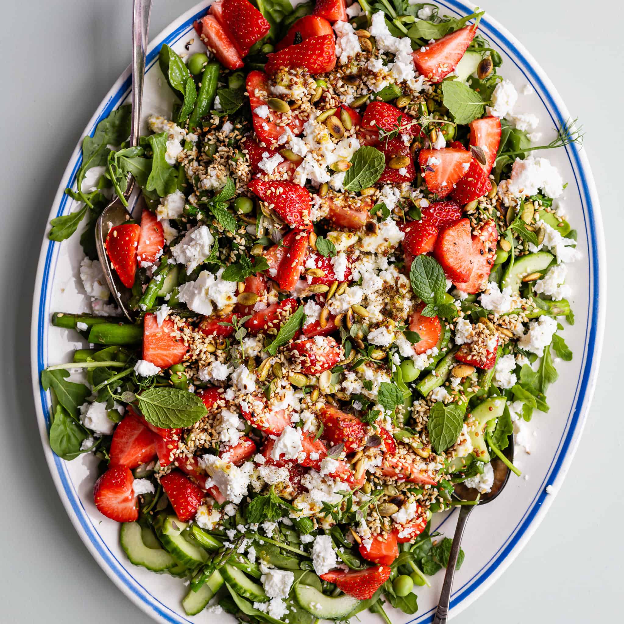 Sommersalat med jordbær og feta
