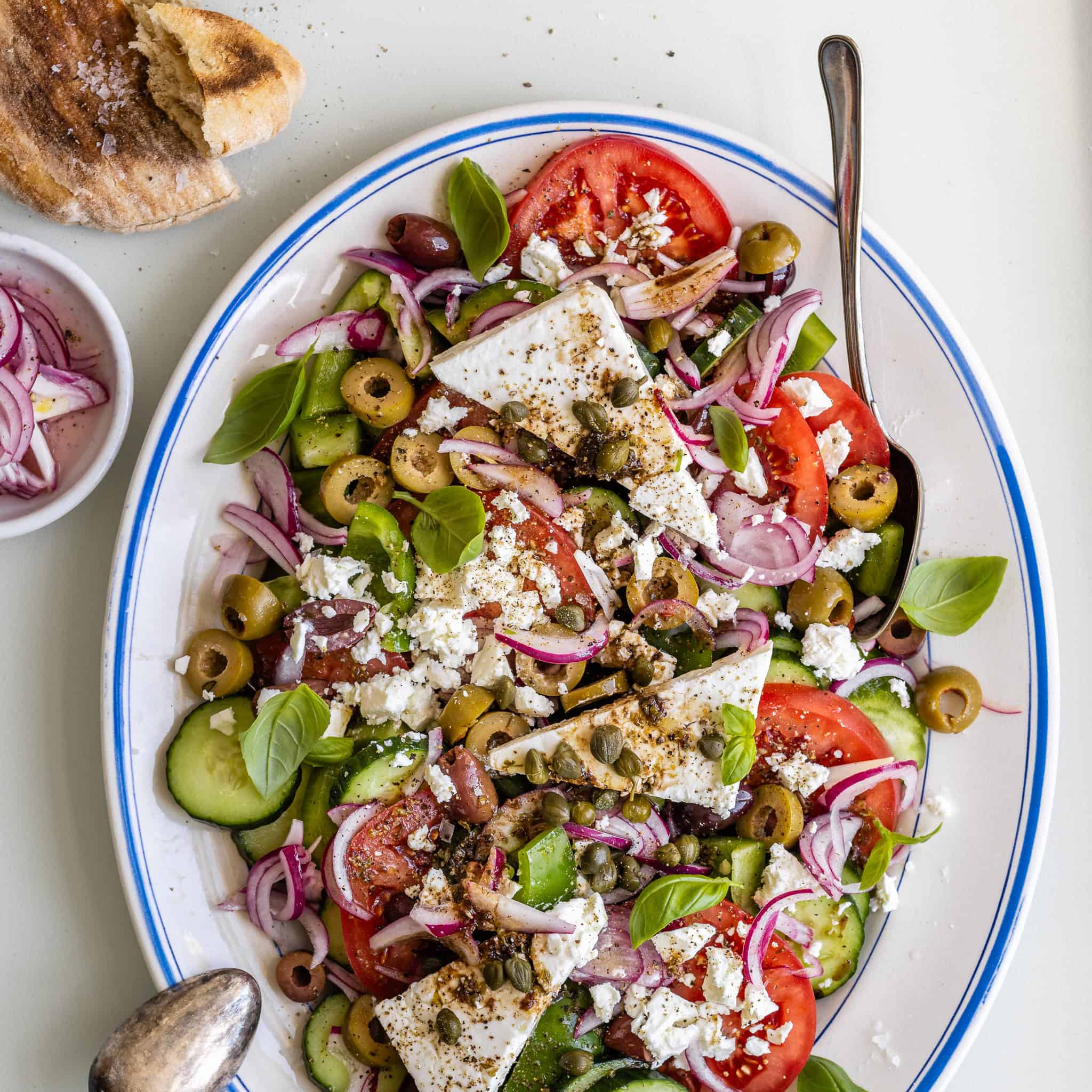 Græsk salat med feta og oliven