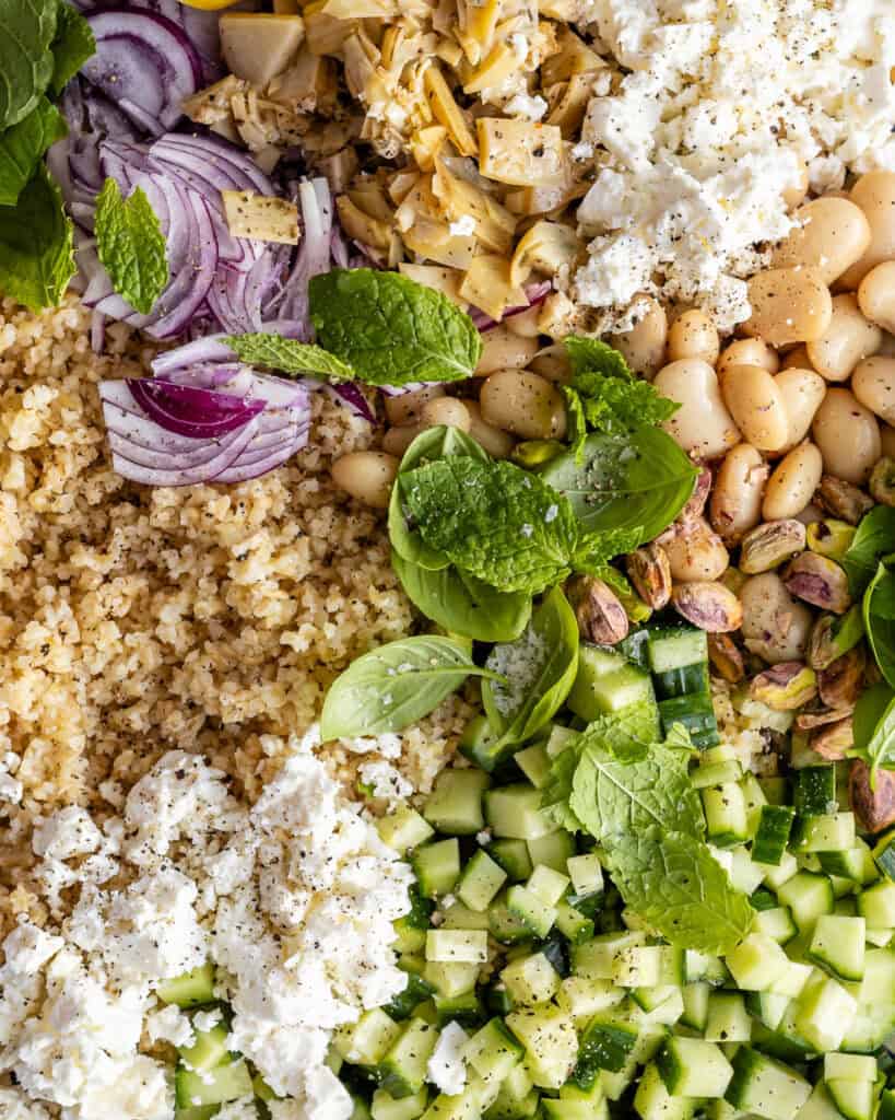 bulgursalat med feta og butterbeans close up