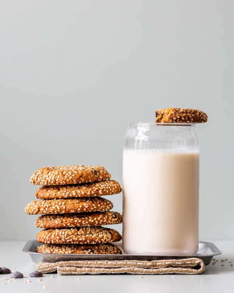 miso cookies med brunet smør og chokolade