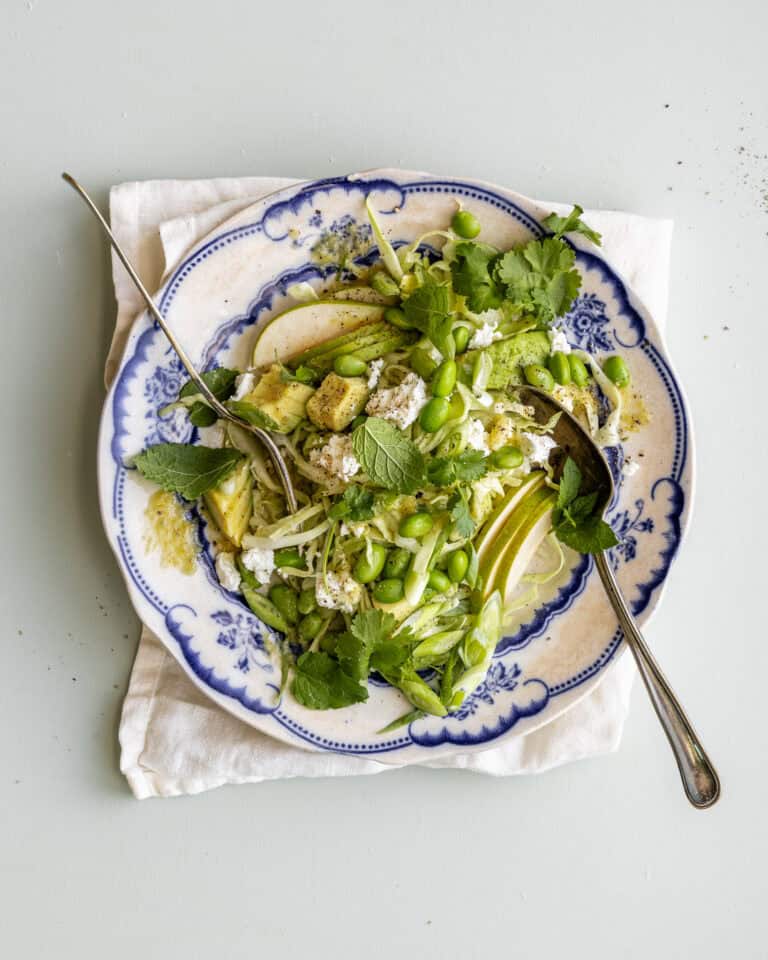 spidskålssalat med feta og pære