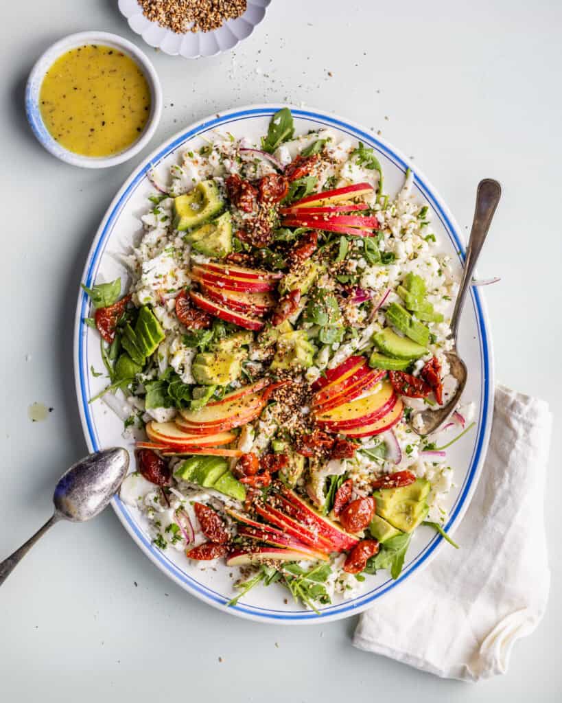 blomkålssalat med æble og avocado