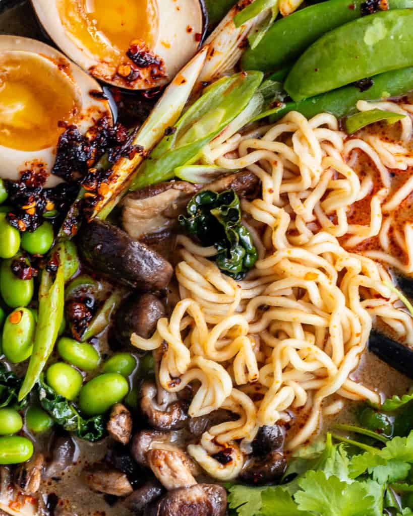 close up miso suppe med nudler